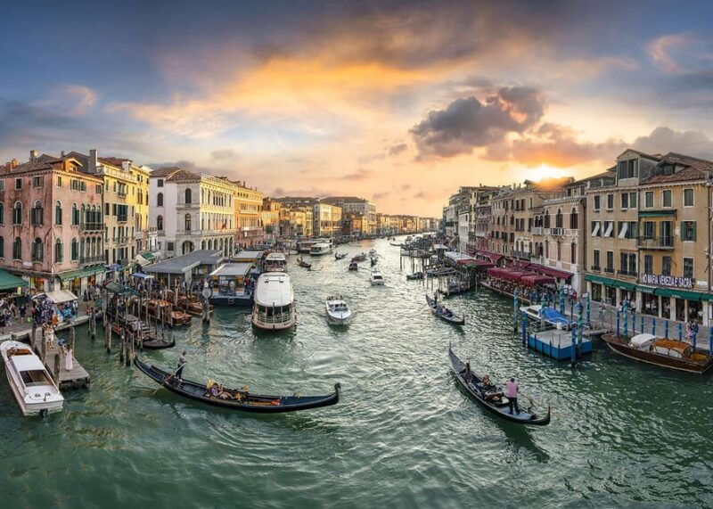 discover-venice-morning-walking-tour-gondola
