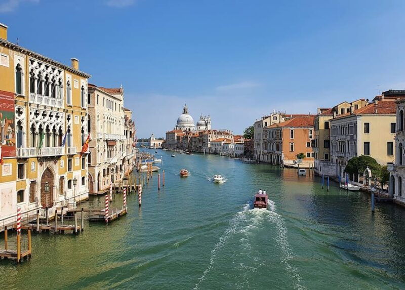 discover-venice-morning-walking-tour-gondola