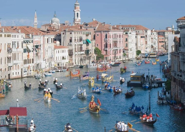 discover-venice-morning-walking-tour-gondola