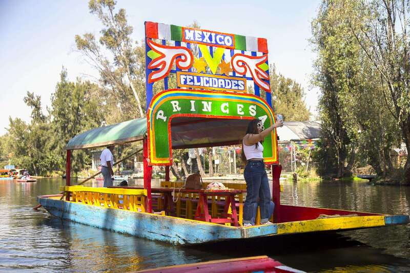 discover-xochimilco-and-coyoacan-tradition-music-culture