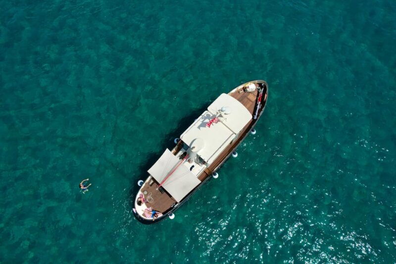 discovering-romes-sunset-on-a-historic-boat