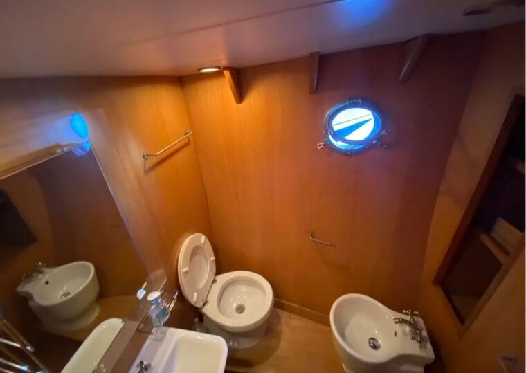 discovering-romes-sunset-on-a-historic-boat