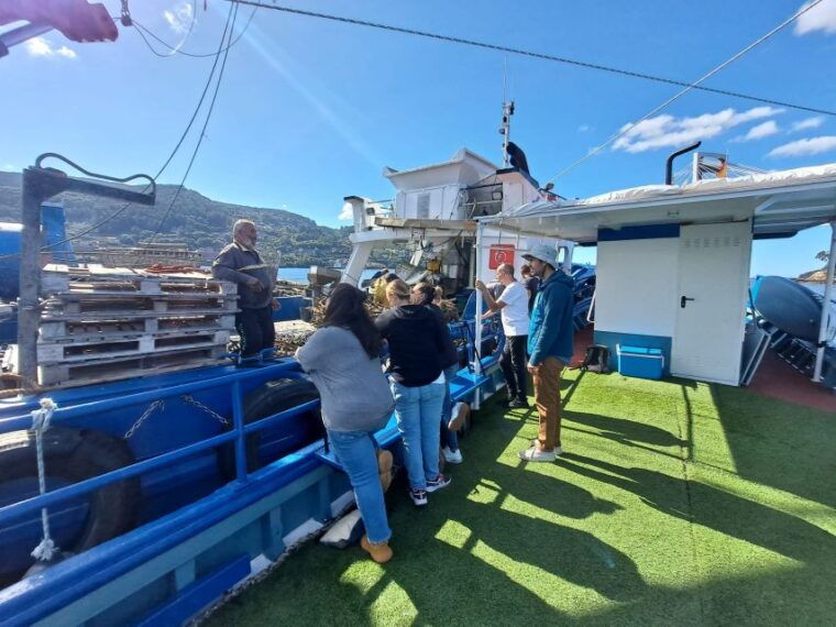 discovering-vigo-ria-and-mussels-in-the-traditional-boat