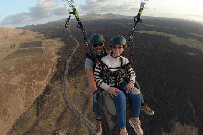 discovery-flight-tandem-paragliding-lanzarote-with-pro-pilot