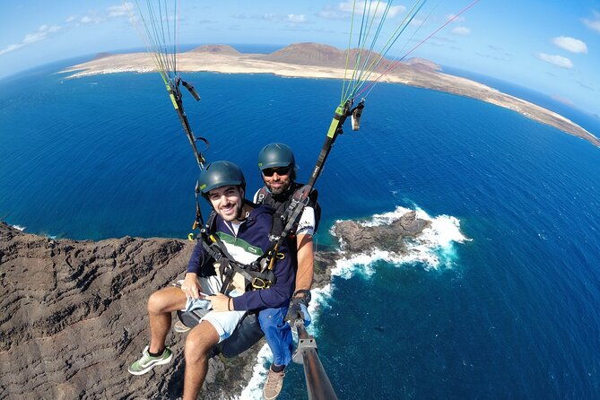 discovery-flight-tandem-paragliding-lanzarote-with-pro-pilot