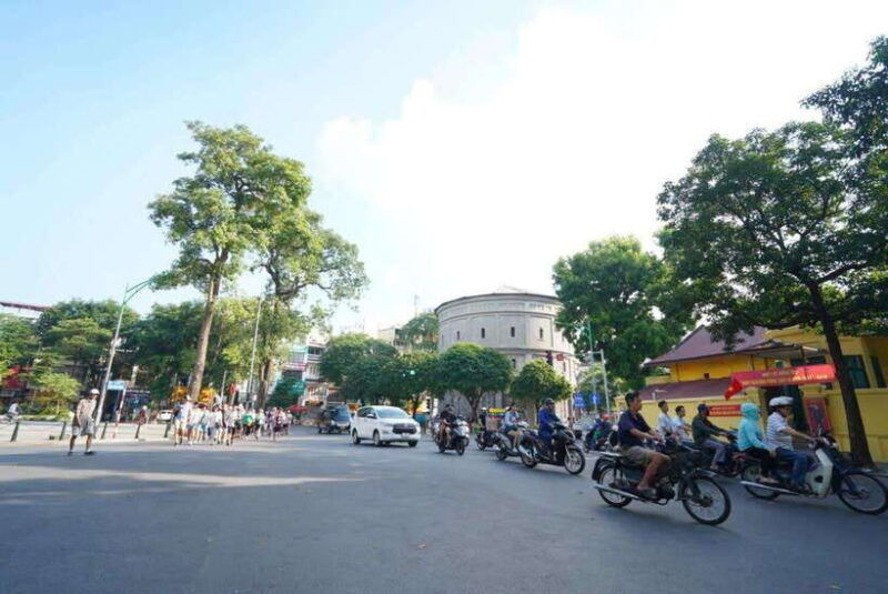 discovery-hanoi-city-tour-full-day-trip-limousine-bus-lunch