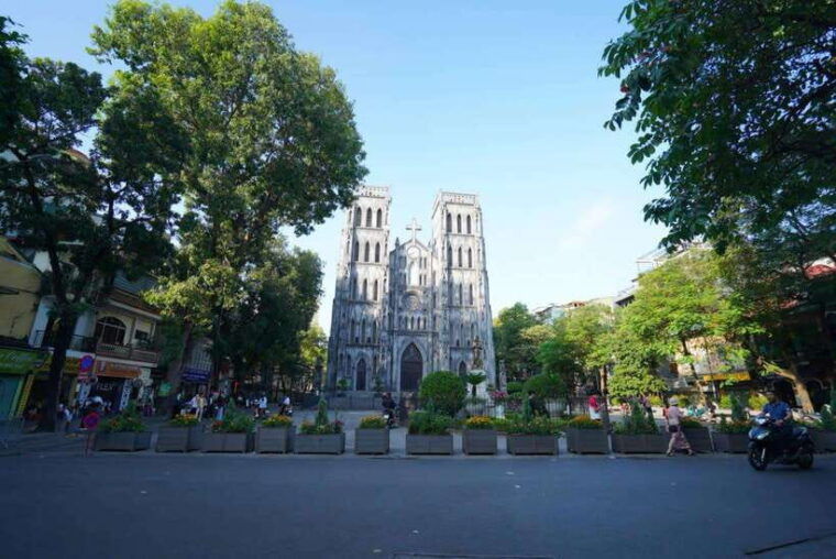 discovery-hanoi-city-tour-full-day-trip-limousine-bus-lunch