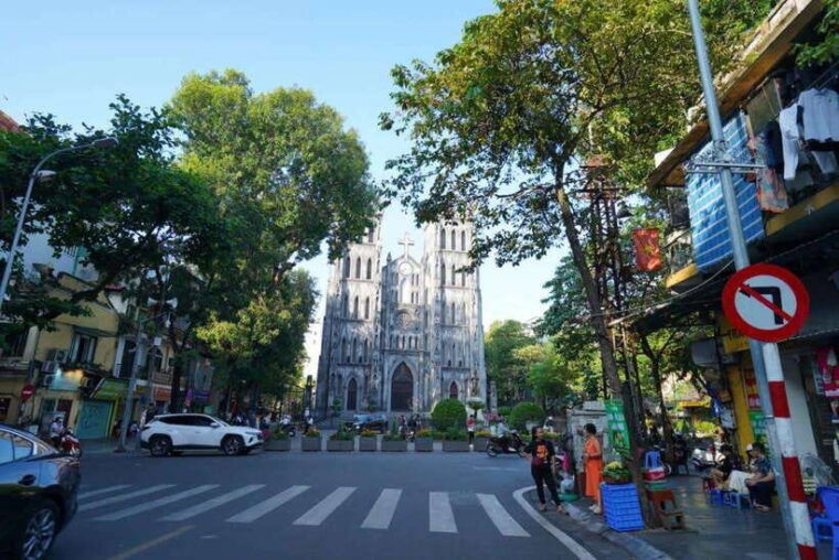 discovery-hanoi-city-tour-full-day-trip-limousine-bus-lunch