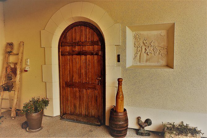 Discovery of a Champagne from Vintner, from the cellar to the tasting - The Experience in Practice