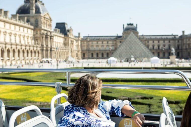 disneyland-paris-bus-sightseeing-tour-in-paris