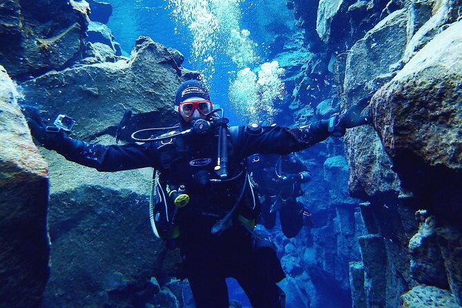 dive-the-divide-silfra-fissure-scuba-tour-meet-at-thingvellir