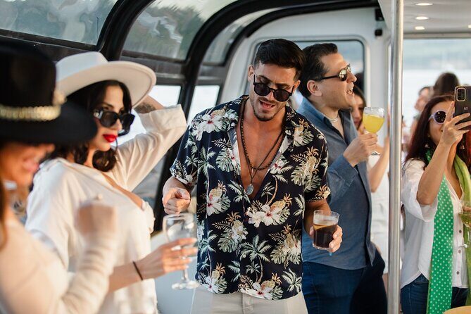 DJ Party on a Luxury Boat With Open Bar & Snacks - Sunset/Night - What to Expect from the Experience