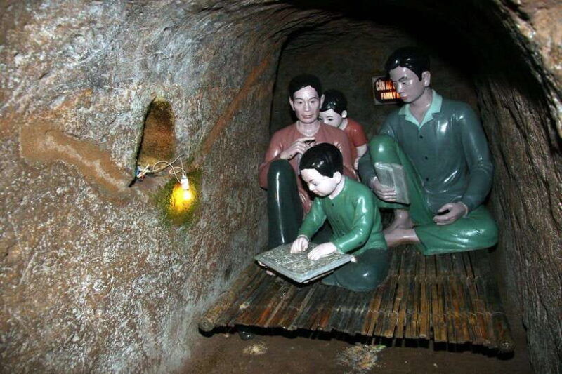 dmz-tour-vinh-moc-tunnel-and-khe-sanh-base-from-hue