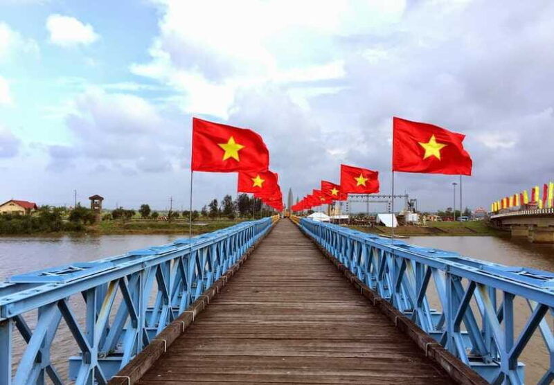 dmz-tour-vinh-moc-tunnel-and-khe-sanh-base-from-hue