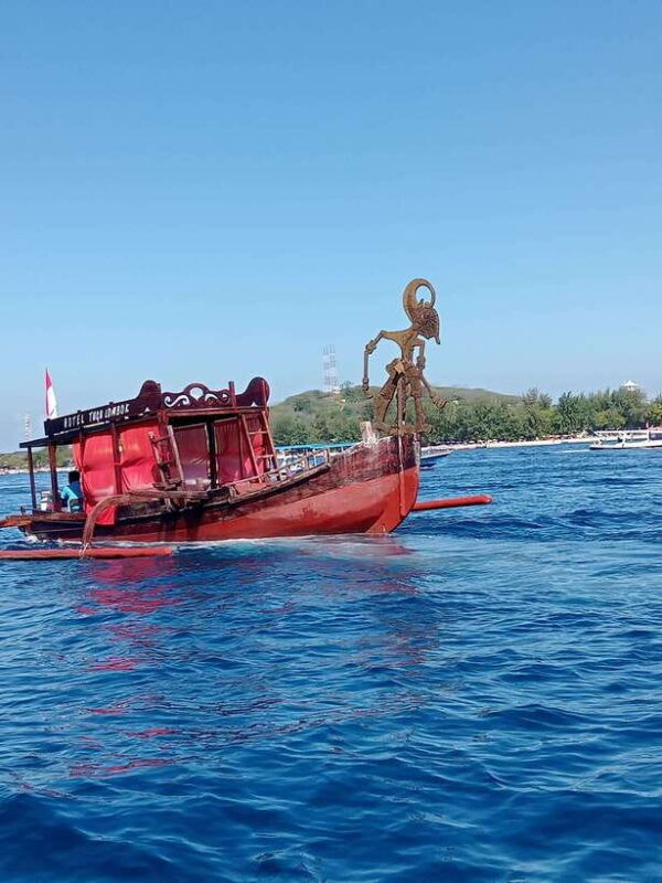 do-snorkeling-trip-at-tree-gilis-with-glass-bottom-boat