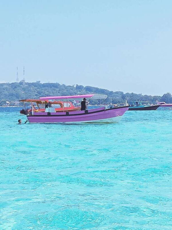 do-snorkeling-trip-at-tree-gilis-with-glass-bottom-boat