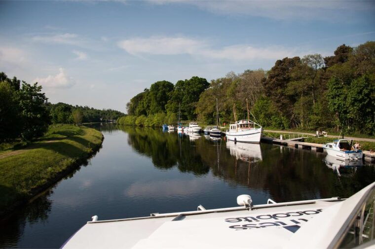 dochgarroch-caledonian-canal-and-loch-ness-50min-cruise