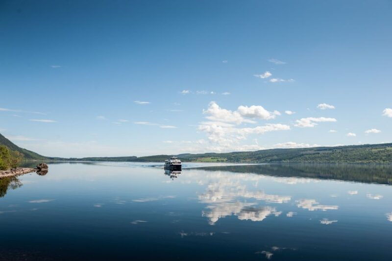 dochgarroch-loch-ness-and-caledonian-canal-2-hour-cruise