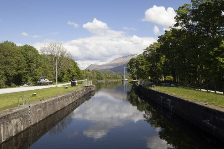 dochgarroch-loch-ness-and-caledonian-canal-2-hour-cruise