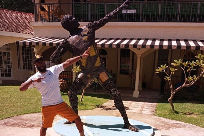 doctors-cave-beach-and-shopping