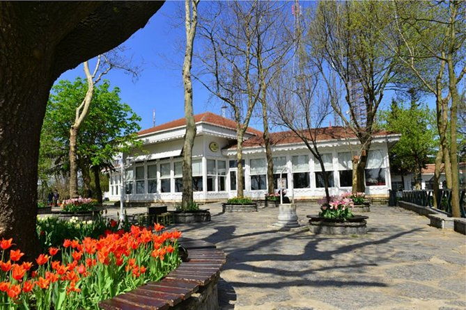 dolmabace-palace-bosphorus-boat-tour-eyup-sultan-mosque-tour