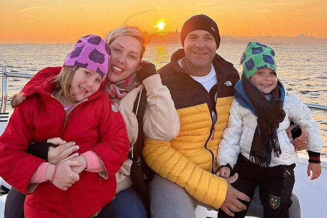 dolmabahce-palace-tour-sunset-cruise-on-luxury-yacht