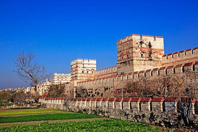dolmabahce-palace-with-bosphorus-cruise