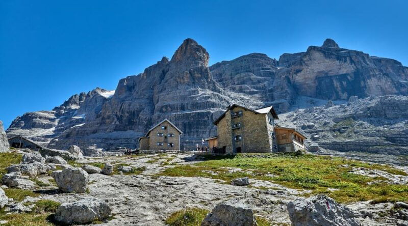 dolomites-trekking-in-the-mountains