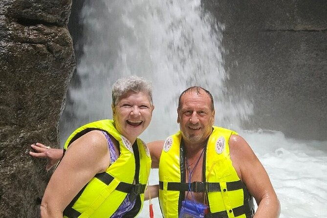dominica-treasures-titou-gorge-waterfalls-and-sulfur-spa