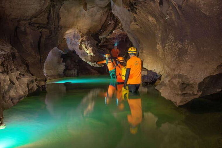 dong-hoi-expedition-cha-loi-cave-like-tarzan-in-the-jungle