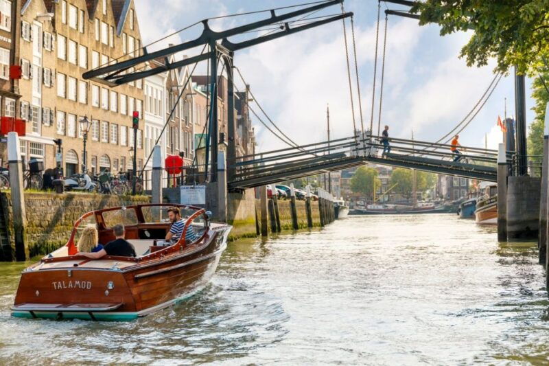 dordrecht-city-walking-tour-with-boat-ride