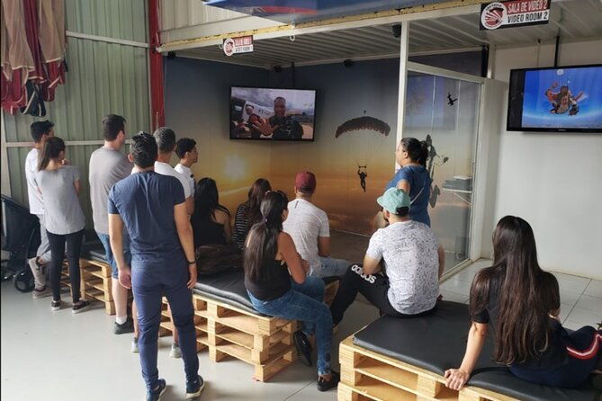 double-parachute-jump-experience-in-boituva-with-private-transport-skydiving