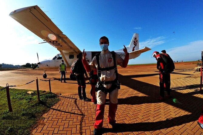 double-parachute-jump-experience-in-boituva-with-private-transport-skydiving