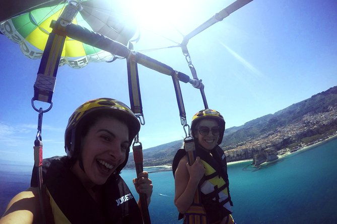 double-parasailing-flight-to-tropea-in-small-group