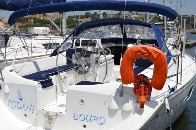 douro-river-cruising-sail-boat-2hours