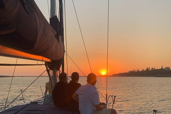 douro-sunset-sailboat-experience-in-porto