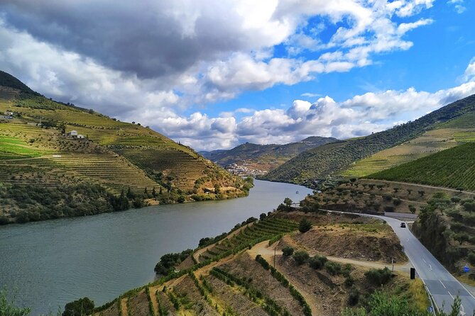 douro-valley-prime-tour-wine-tastings-boat-and-lunch-from-porto