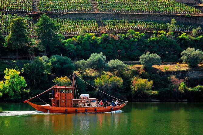 douro-valley-wine-tour-small-group-scenic-landscapes-boat-cruise