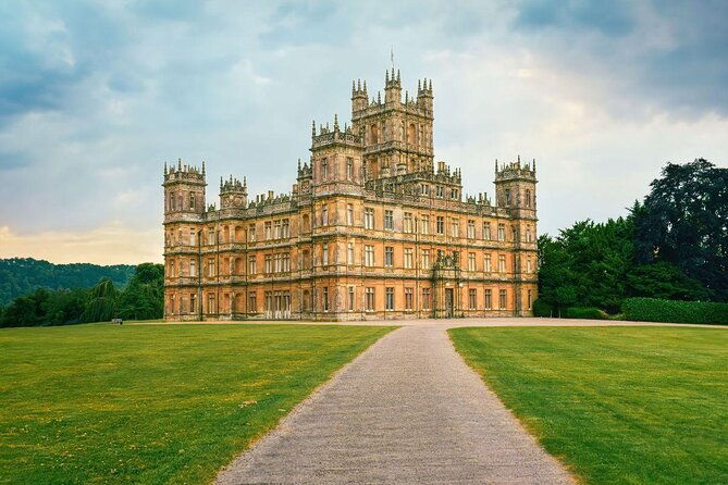 downton-abbey-and-castle-taxi-tour-from-london-with-hotel-pickup