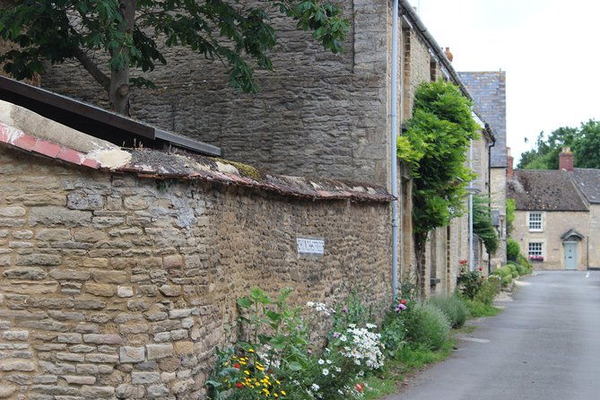 downton-abbey-and-village-coach-tour-from-london