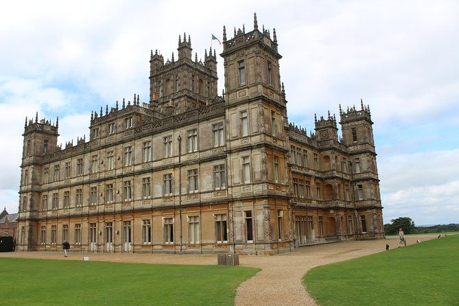 downton-abbey-and-village-small-group-tour-from-london