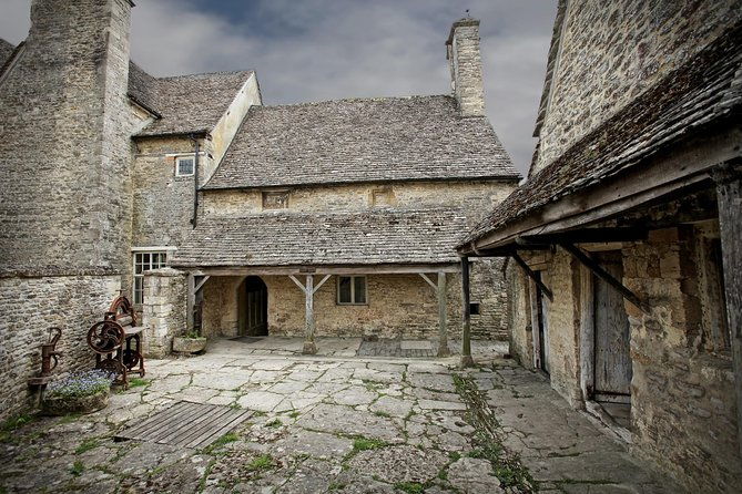 downton-abbey-town-and-country-tour-from-london-by-private-black-taxi