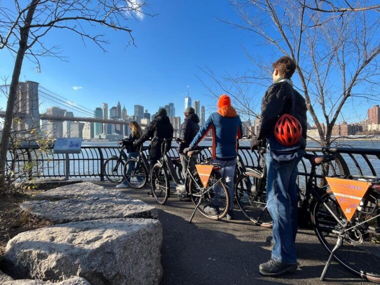 downtown-bike-tour-with-stylish-dutch-bikes-2