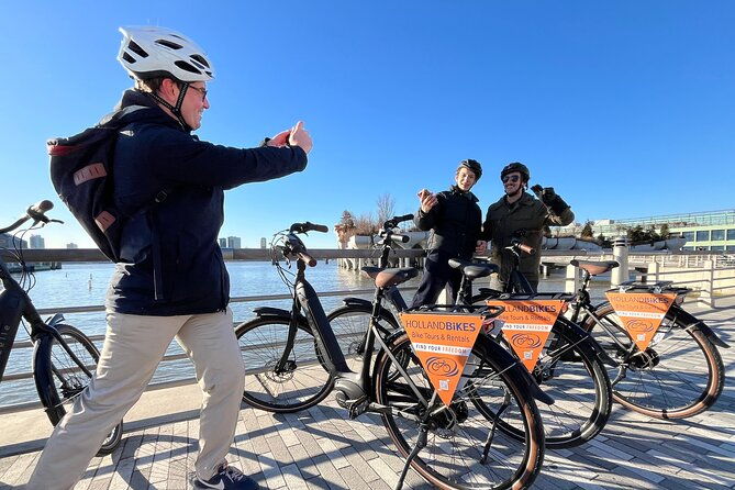 downtown-bike-tour-with-stylish-dutch-bikes