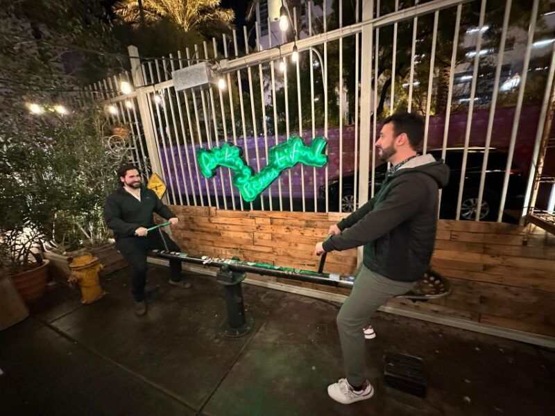 downtown-las-vegas-bar-crawl-on-fremont-st