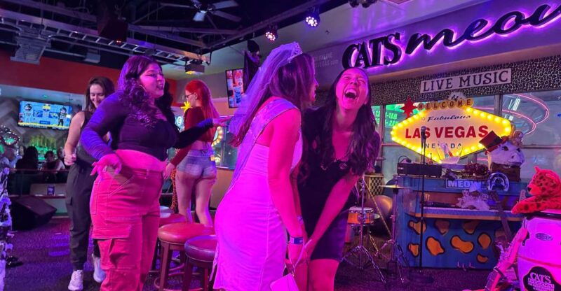 downtown-las-vegas-bar-crawl-on-fremont-st