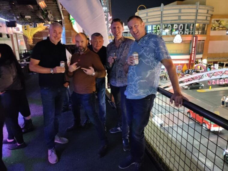 downtown-las-vegas-bar-crawl-on-fremont-st