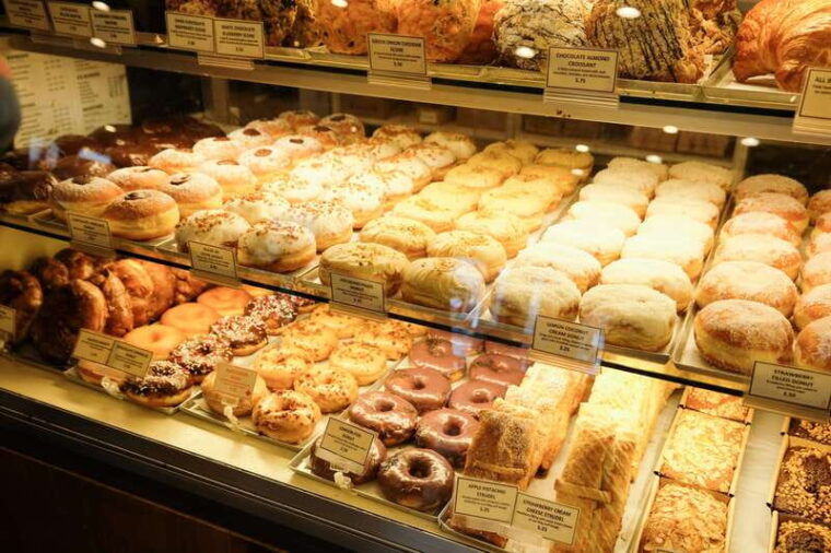 downtown-vancouver-donut-adventure-by-underground-donut-tour