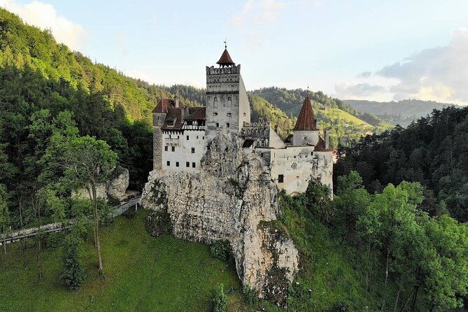 draculas-castle-brasov-city-and-peles-castle-private-tour