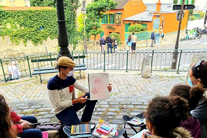 drawing-workshop-creative-notebook-during-an-unusual-walk-in-montmartre